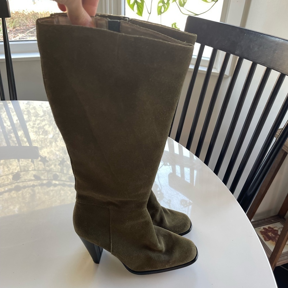 Amazing Vintage Newport News Green Suede Heeled Boots - 5.5